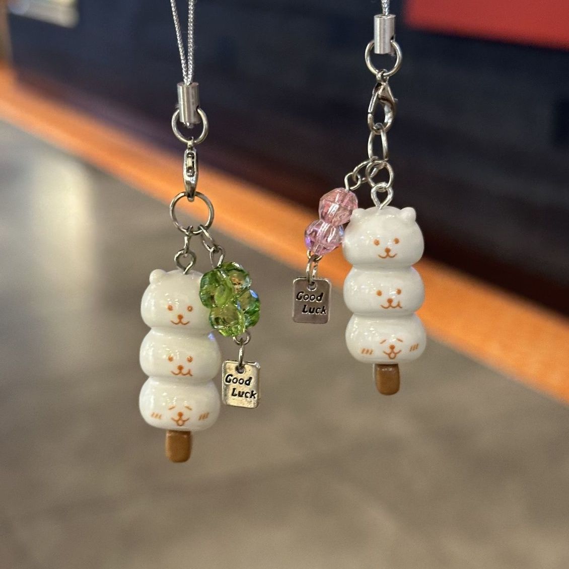Joke Bear Lucky Leaf Phone Cha - đánh giá và giá Resin Art Alphabet